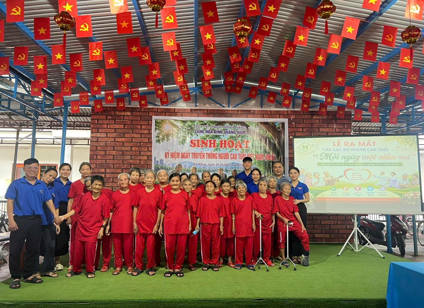RA MẮT CÂU LẠC BỘ "MỖI NGÀY MỘT NIỀM VUI" DÀNH CHO NGƯỜI CAO TUỔI