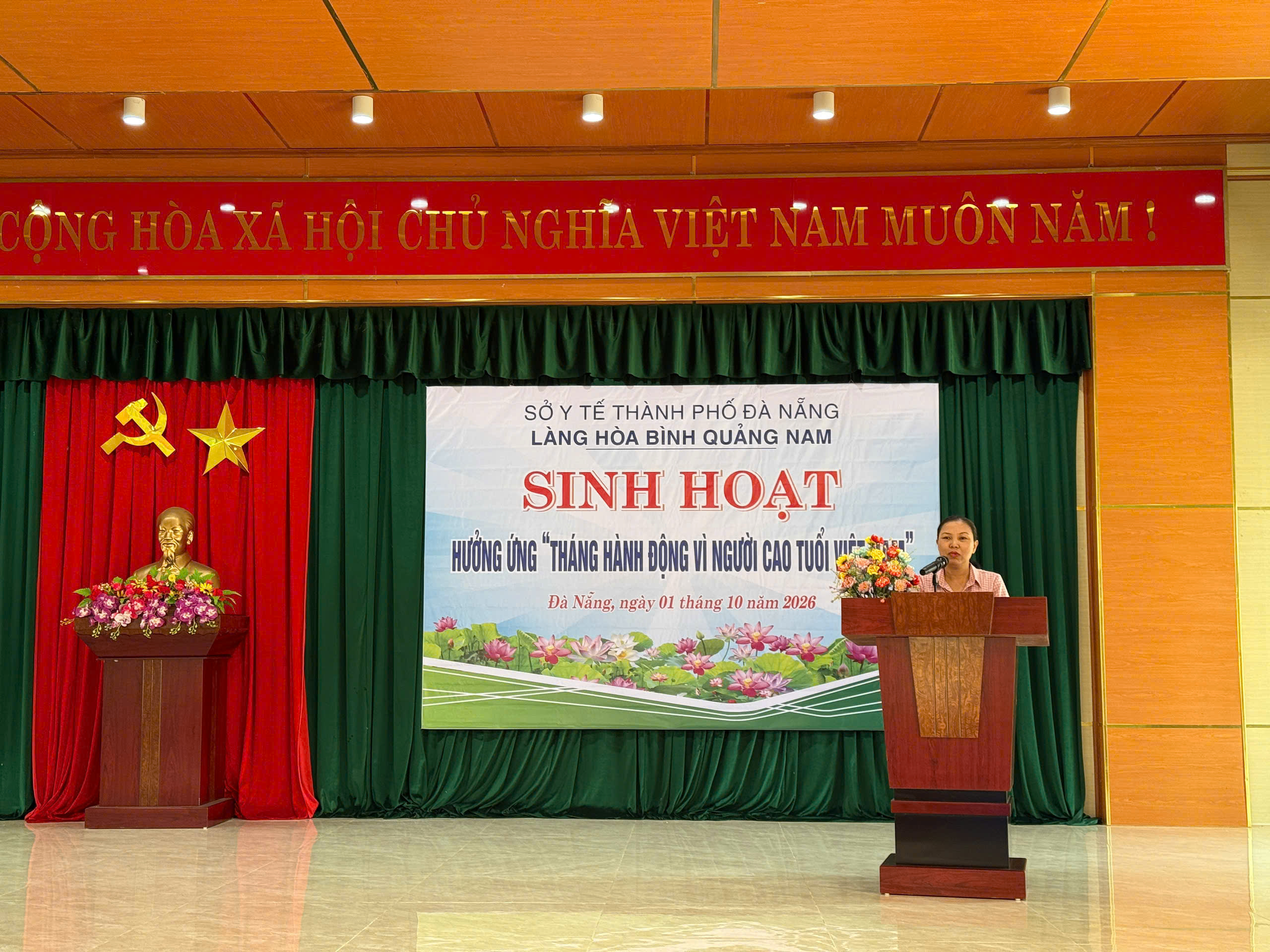 Bà Đinh Thị Liễu phát biểu và chúc thọ tại chương trình